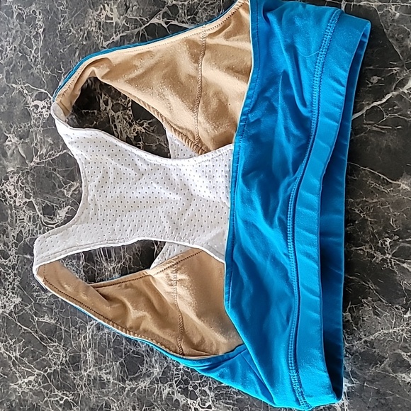 One Tooth fitness wear top and shorts size M - Picture 4 of 8